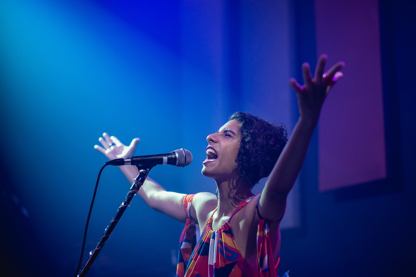 Mayra Clara, cantora e compositora