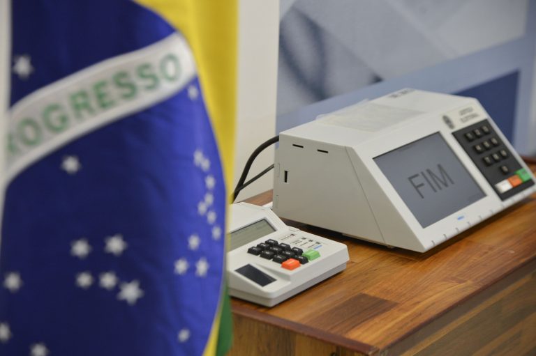Chefe jurídico da campanha de Bolsonaro diz que voto impresso pode aperfeiçoar eleição - Folha PE