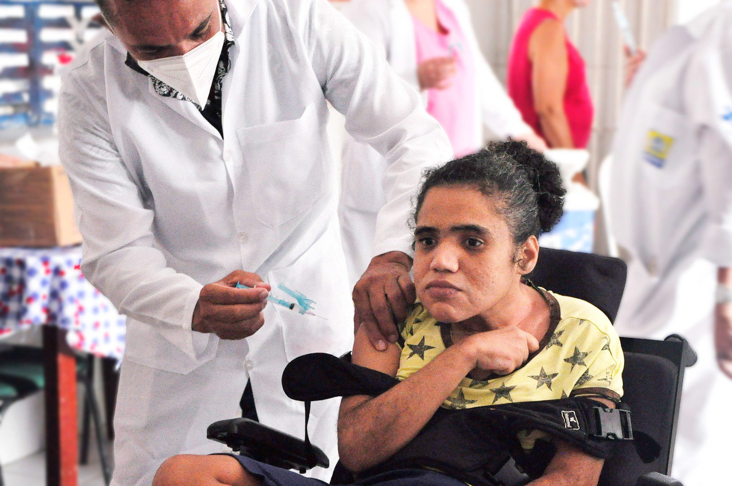 Acolhidos na Comunidade Rodolfo Aureliano (Craur) recebem vacina contra Covid-19