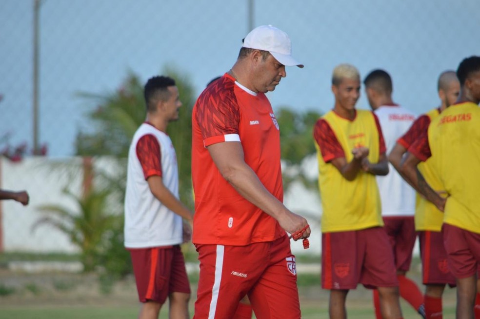 Roberto Fernandes, técnico do CRB