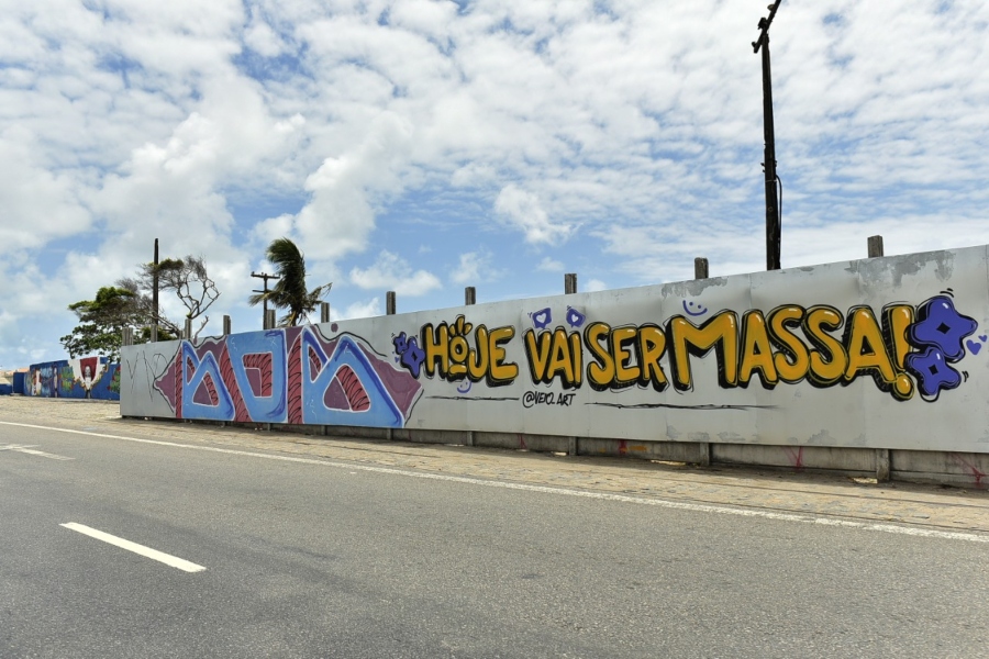 Grafite em muro perto da Ponte Giratória