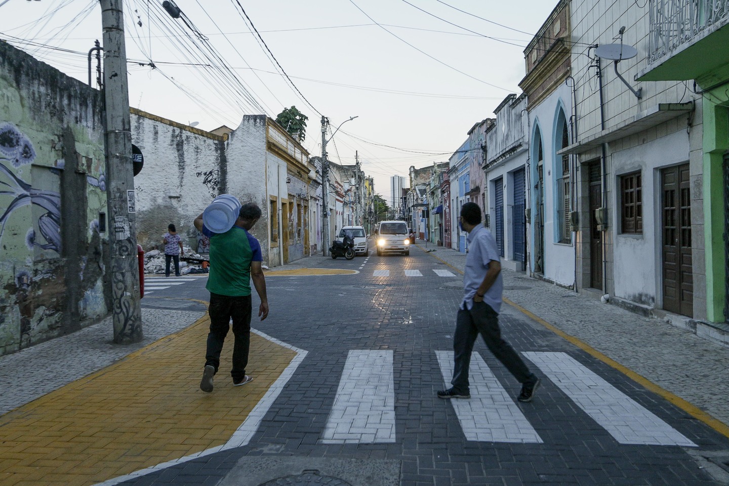 Rua Velha recebe urbanismo tático para adequar a velocidade e dar mais segurança aos pedestres