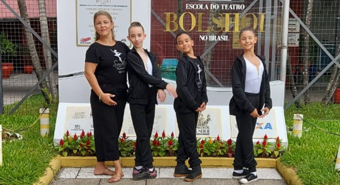 Sandra Pernambuco, Heloá Cavalcanti, Ângelo Nunes e Alice Leão, respectivamente, em Joinville (SC) para a final do Bolshoi