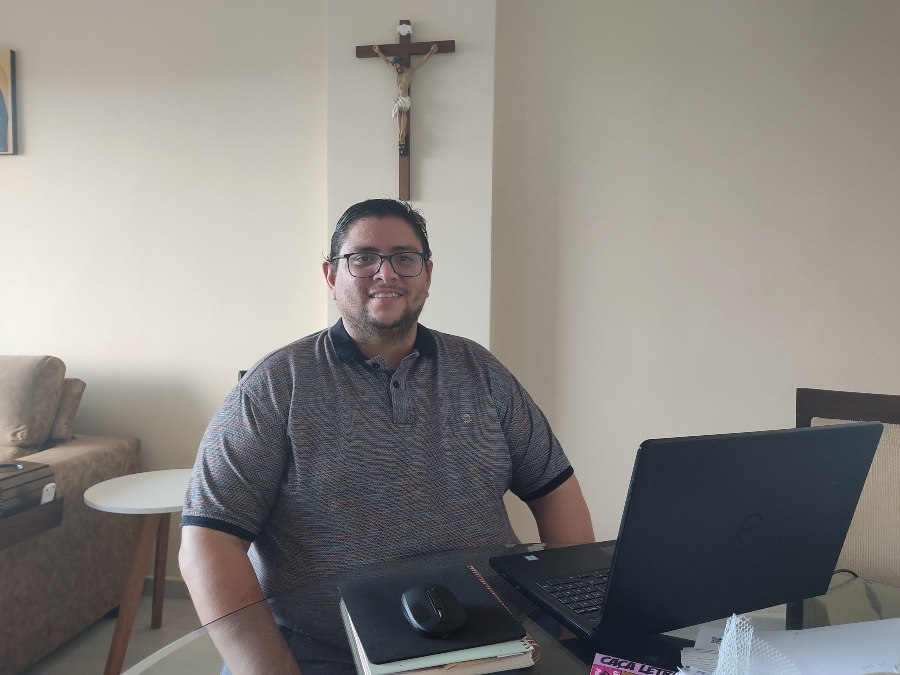 Católico, o engenheiro químico Iury Sousa e Silva acompanhará as celebrações de Páscoa em casa