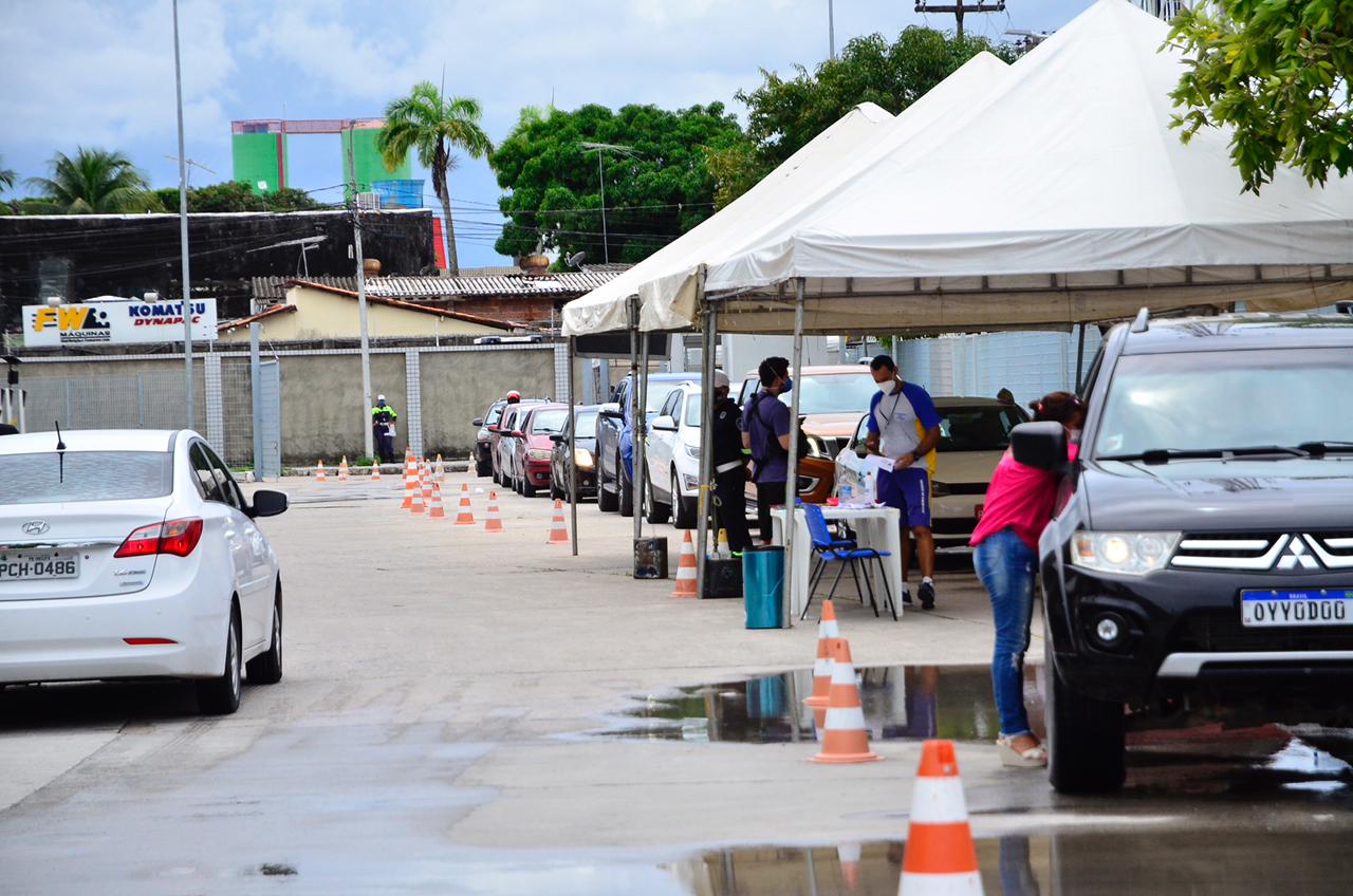 Vacinação contra a Covid-19 em sistema Drive-Thru, no Recife