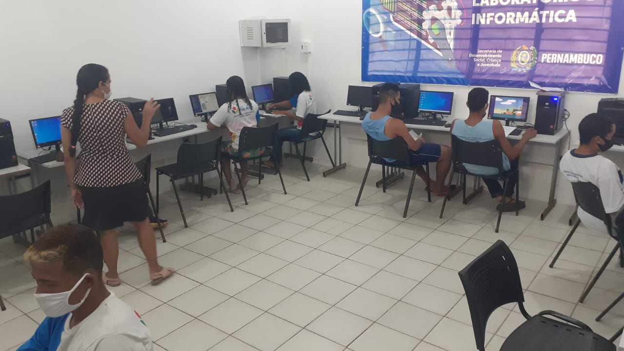 Jovens de Santo Amaro realizam cursos do Espaço Ciência