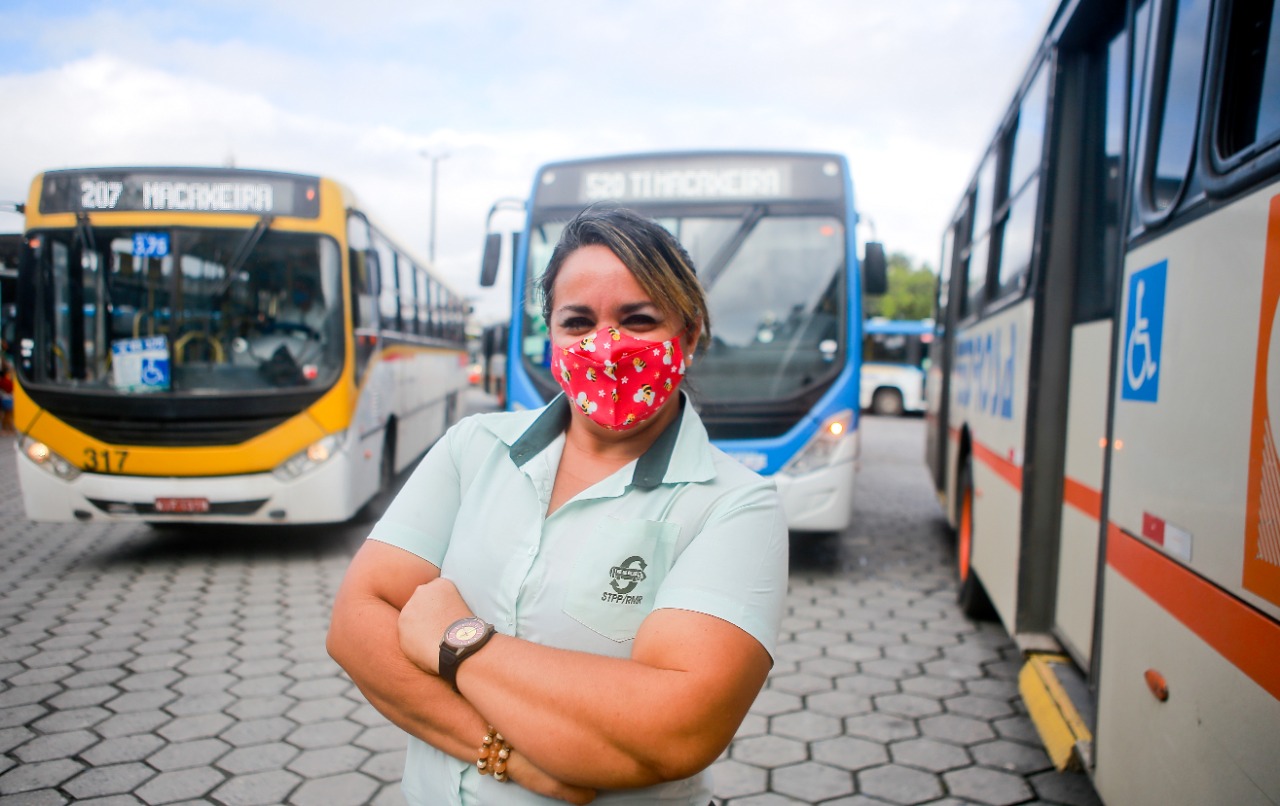 Presença feminina avança no setor de transporte; conheça algumas histórias  - Folha PE