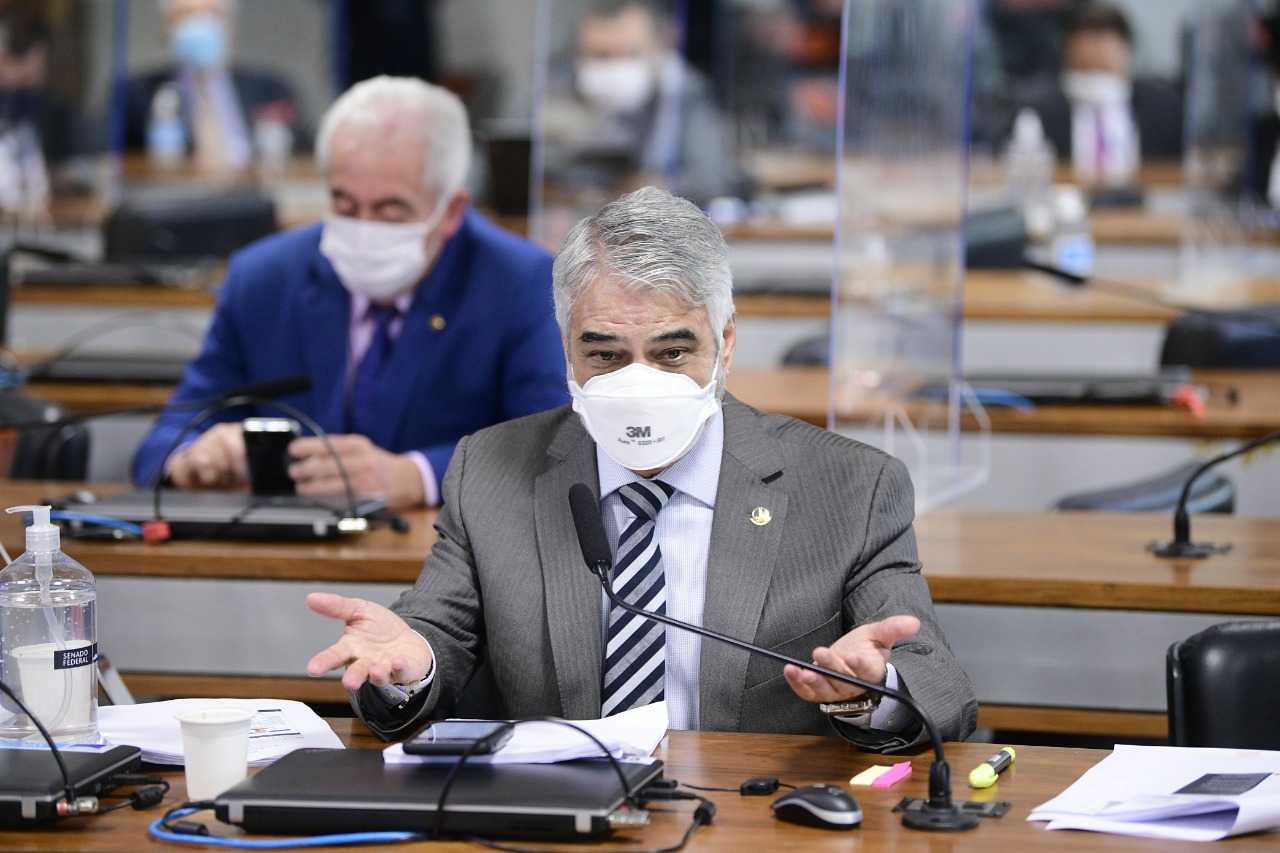 Senador Humberto Costa sugeriu acareação na semana que vem, com a presença do depoente que se ausentou nesta quinta (16)