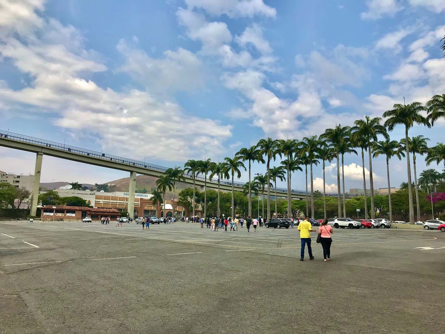 Ponte que liga a basílica à edificação original