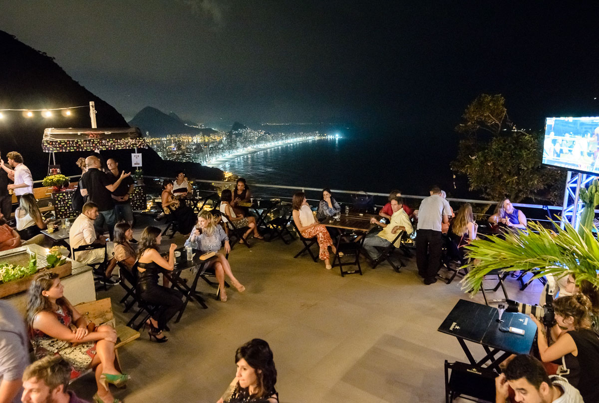 Ótima opção para ir com amigos num happy hour