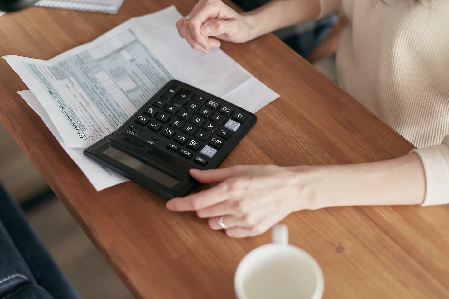 inadiplencia, contas a pagar, falta de dinheiro, como economizar, guardar dinheiro