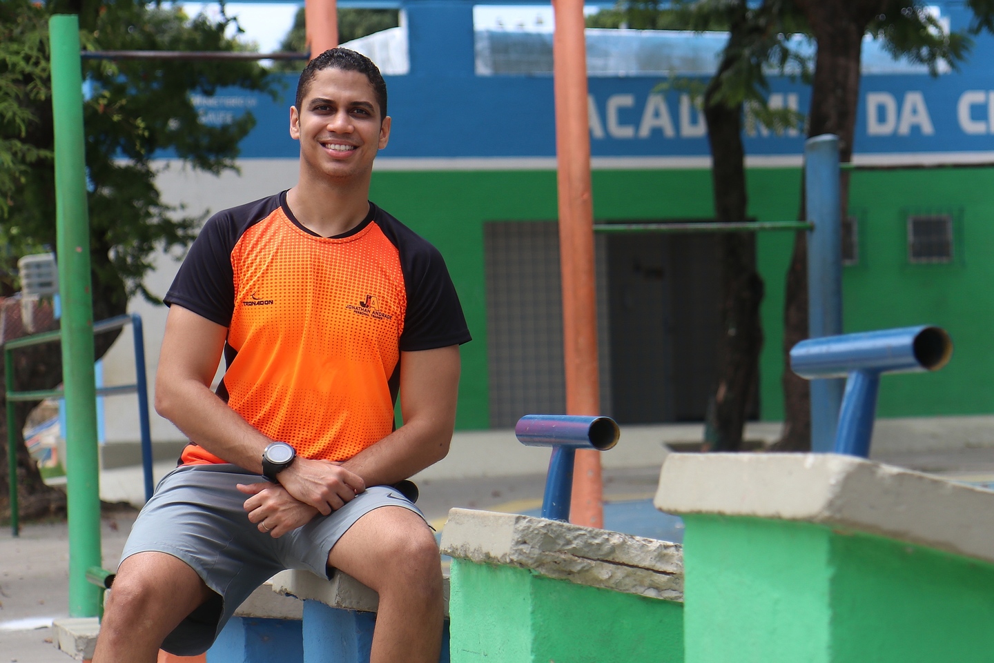 Jonathan Andrade controla a frequência cardíaca dos seus alunos antes, durante e depois do treino