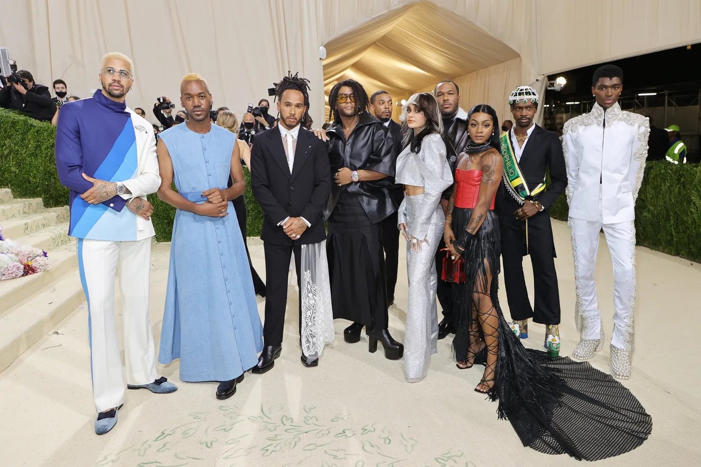Lewis Hamilton convidou designers negros para sua mesa no MET Gala