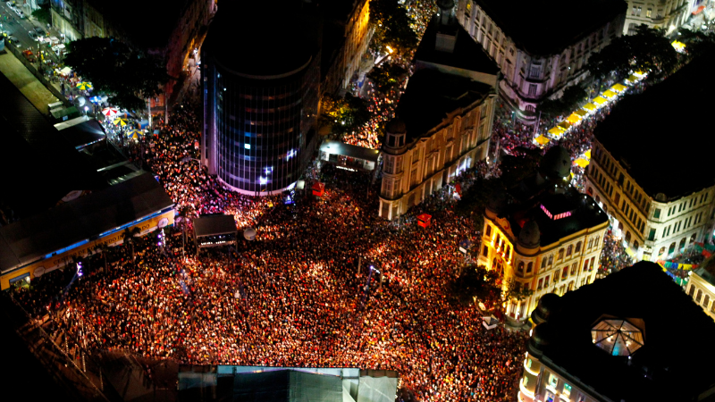 Ruas do Recife lotadas durante o Carnaval