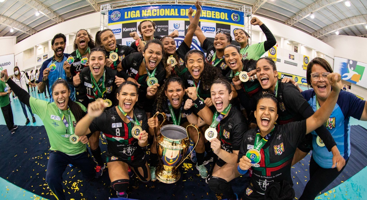 Português/Uniaeso conquista Liga Nacional Feminina de Handebol