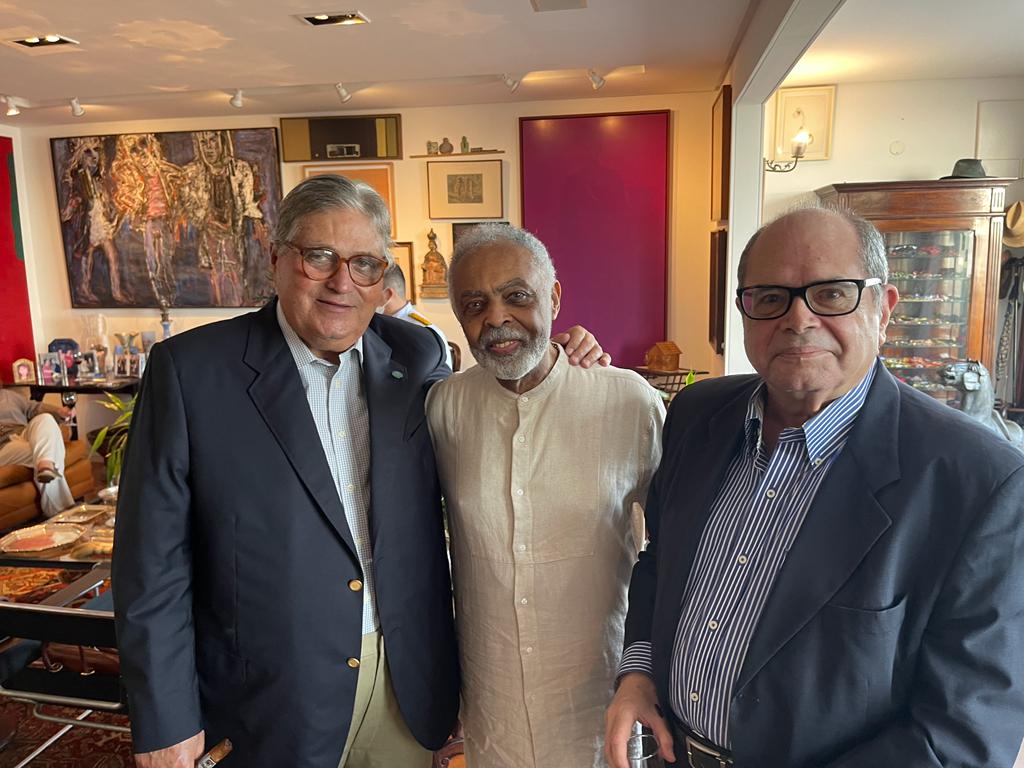 José Paulo Cavalcanti é recepcionado por membros da ABL