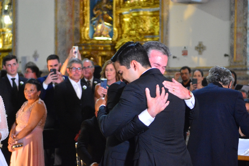 O pai da noiva também não escondeu as emoções