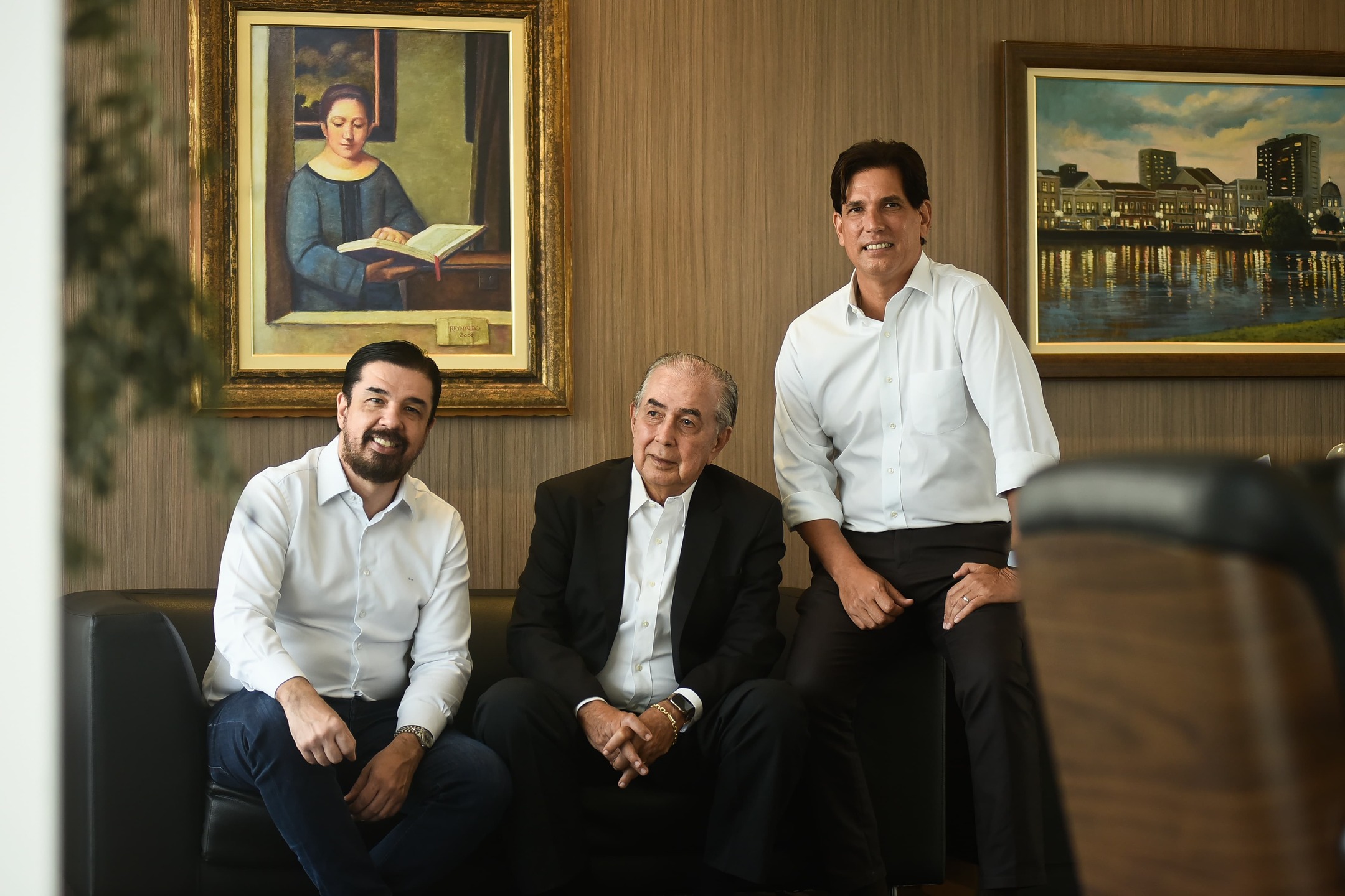 Durval Bacelar (ao centro) com Bruno e Durval: empresa familiar, que prima pela excelência