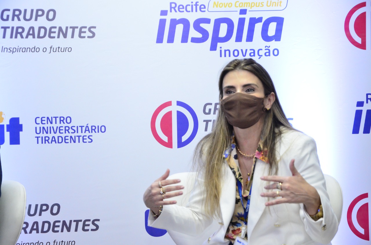 Vanessa Piasson, reitora da Unit-PE 