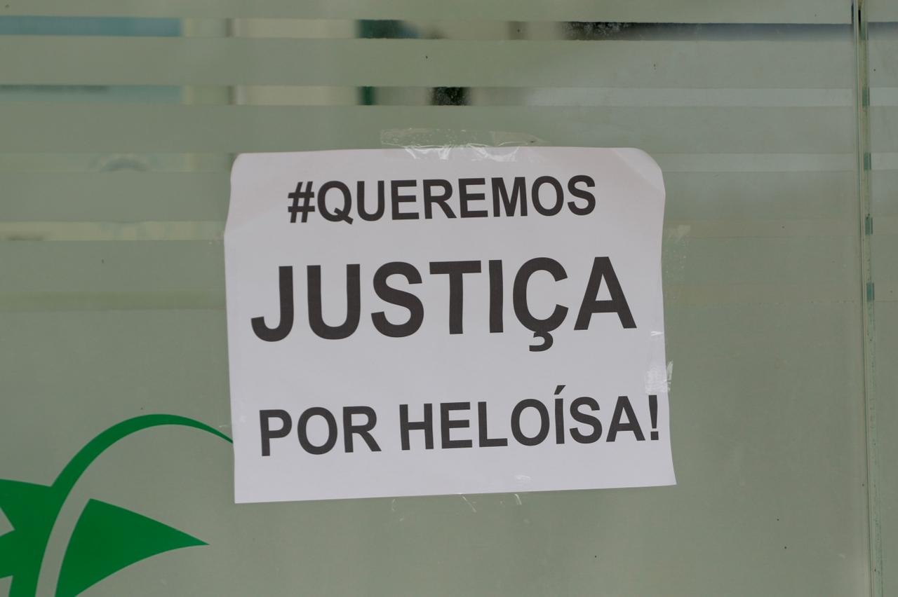 Loja de Porto de Galinhas estavam com cartazes: 'queremos justiça por Heloísa'