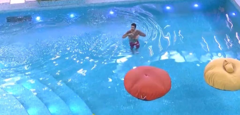 Pedro Scooby finalizou o banho na piscina