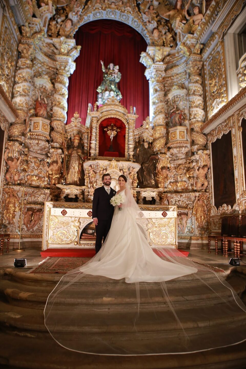 Bruna e Bernardo na igreja Madre de Deus