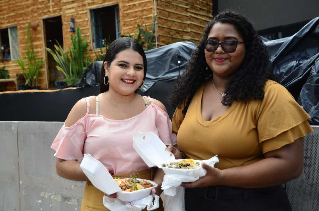 Maelem Cristina e Elaine Ferreira, fãs de João Gomes