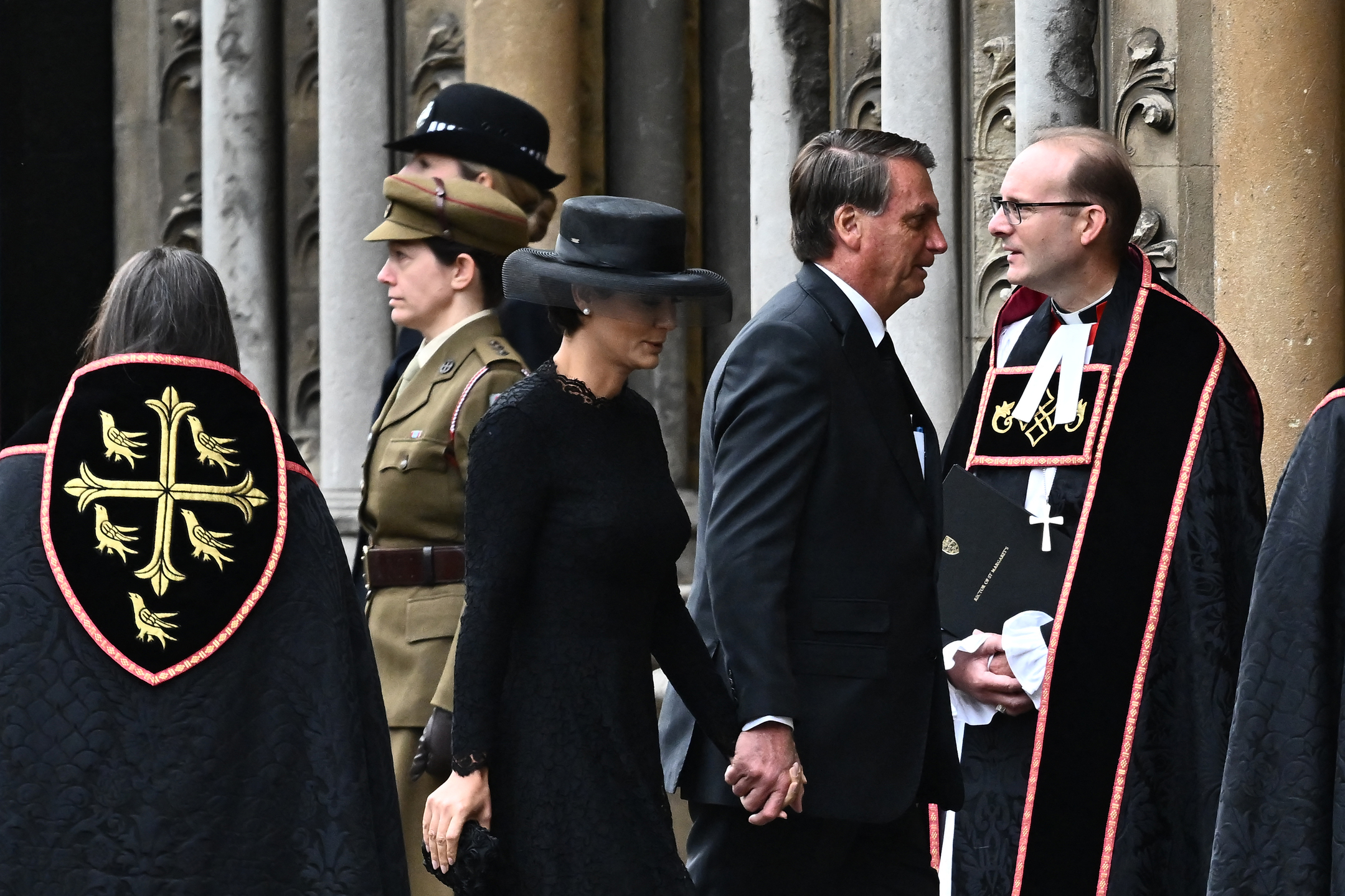 Presidente Jair Bolsonaro acompanhado de Michelle Bolsonaro no funeral de Elizabeth II