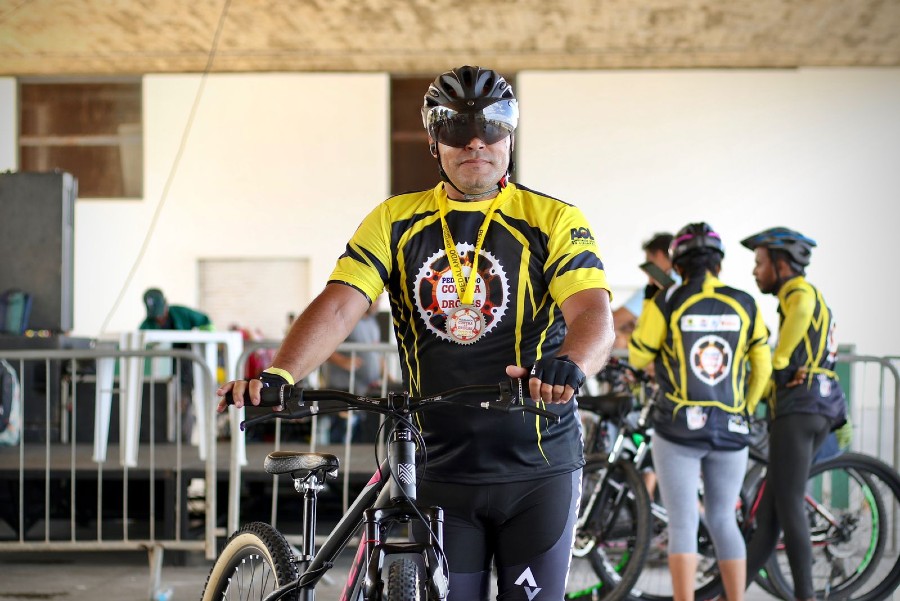 Carlos Andr Pereira, 41, foi um dos sorteados e ganhou uma bicicleta