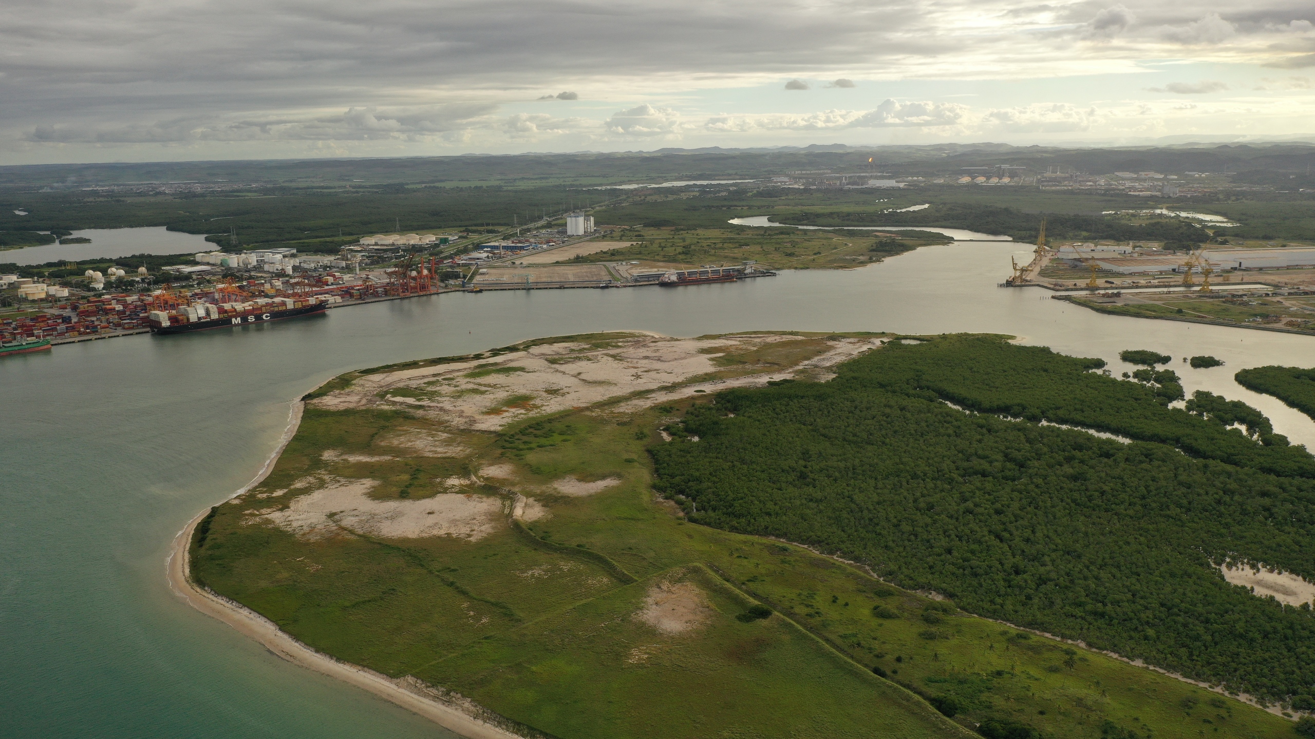 Ilha de Cocaia, na área de Suape