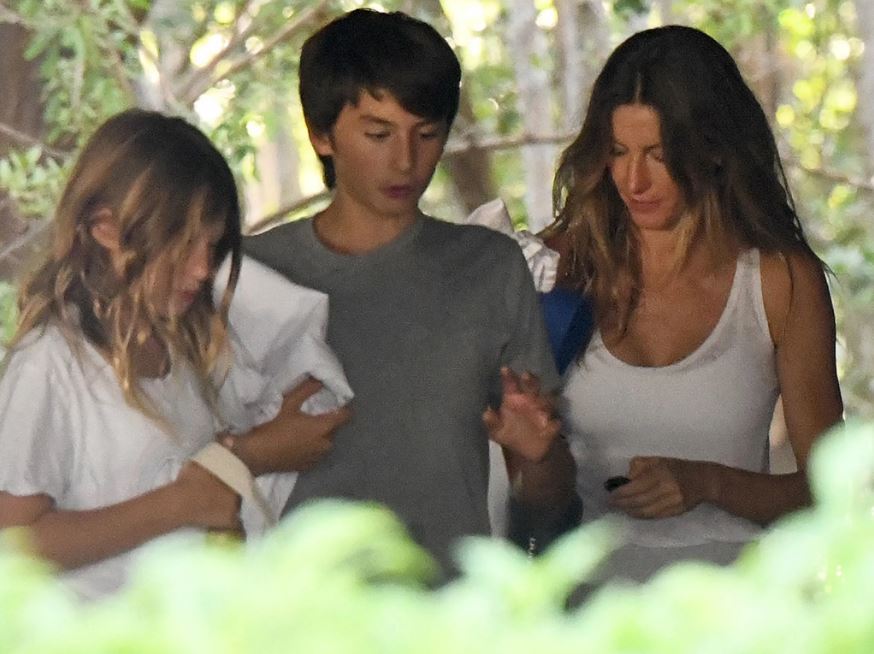 Gisele Bündchen com os filhos