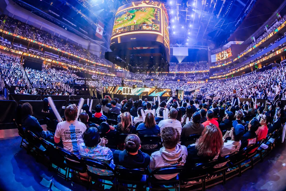 Final de LoL desse sábado (5) se torna o evento mais assistido de eSports  do mundo - Tecnologia e Games - Folha PE