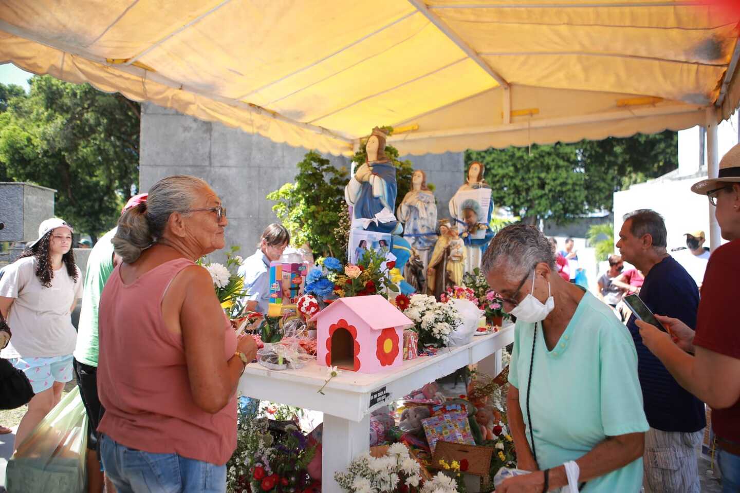 Túmulo da Menina Sem Nome, no Cemitério de Santo Amaro | Foto: Arthur de Souza/Folha de Pernambuco/Arquivo