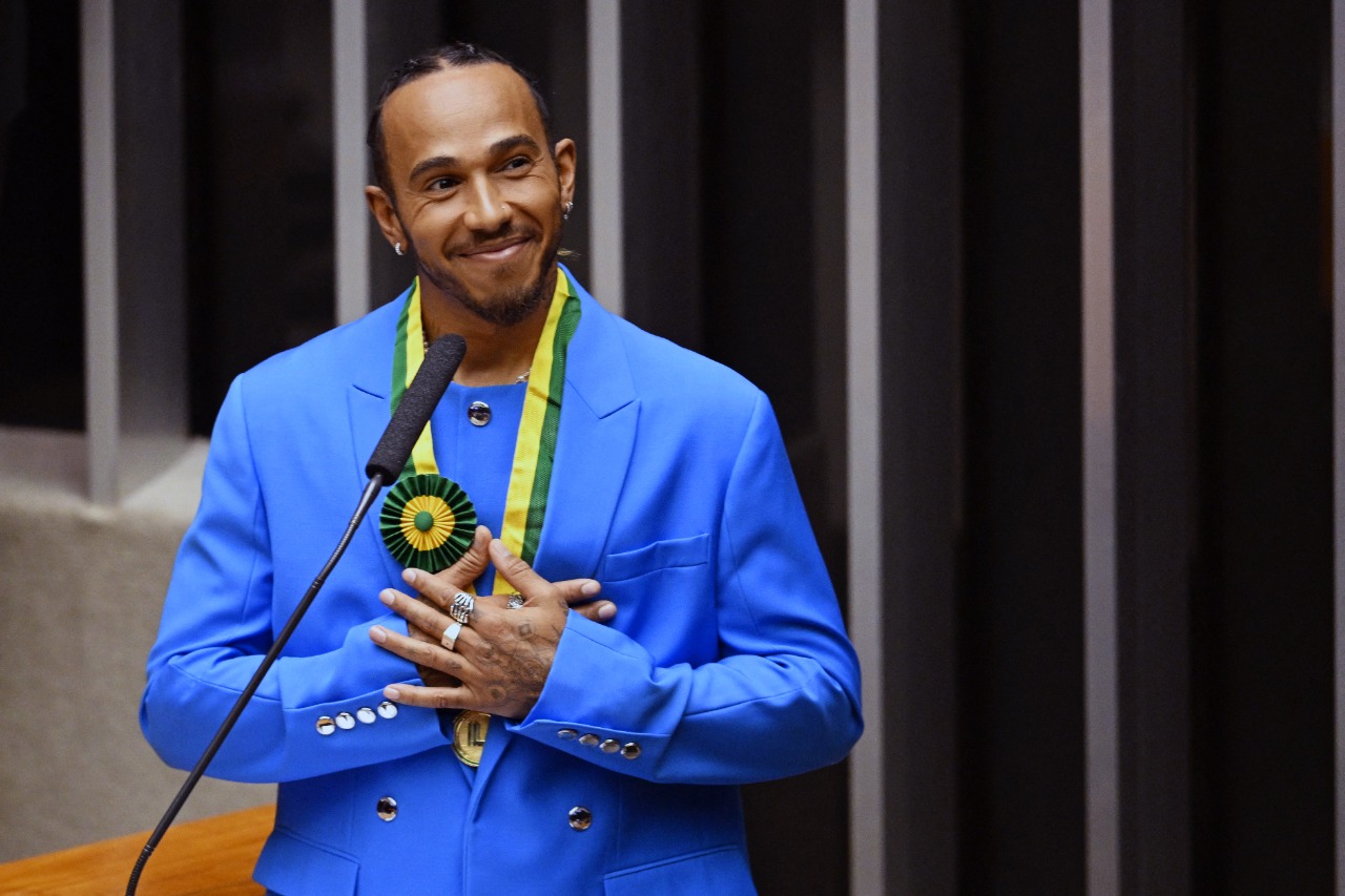 Lewis Hamilton foi homenageado na Câmara dos Deputados do Brasil 