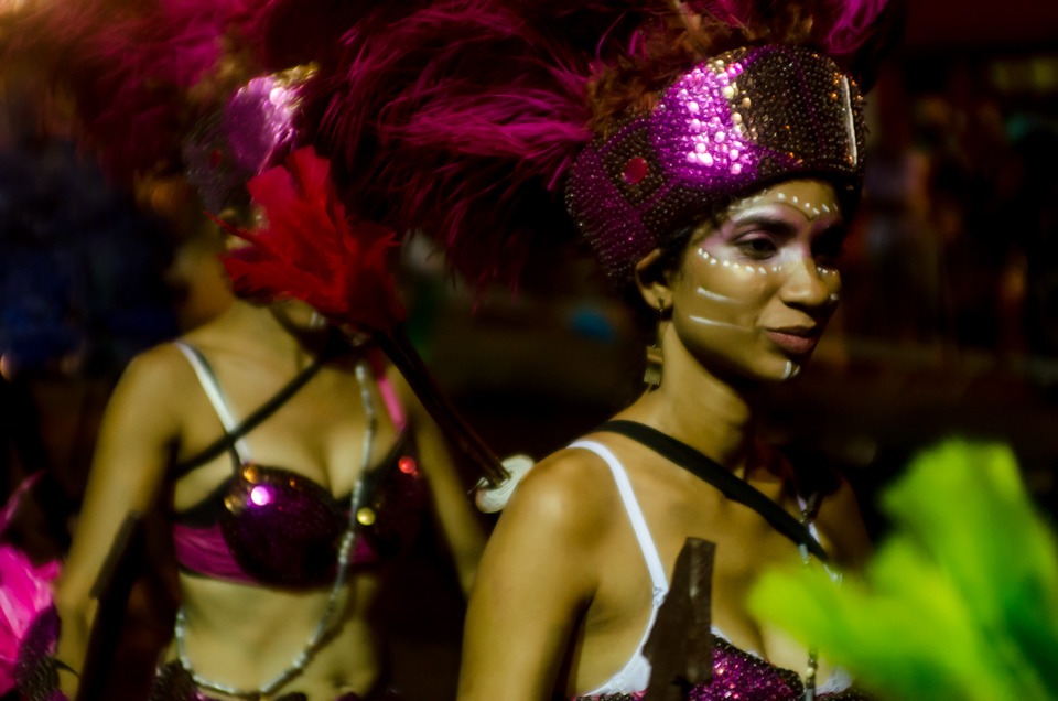 Manobra do Caboclinho Carijós de Goiana, em apresentação no carnaval do Recife 