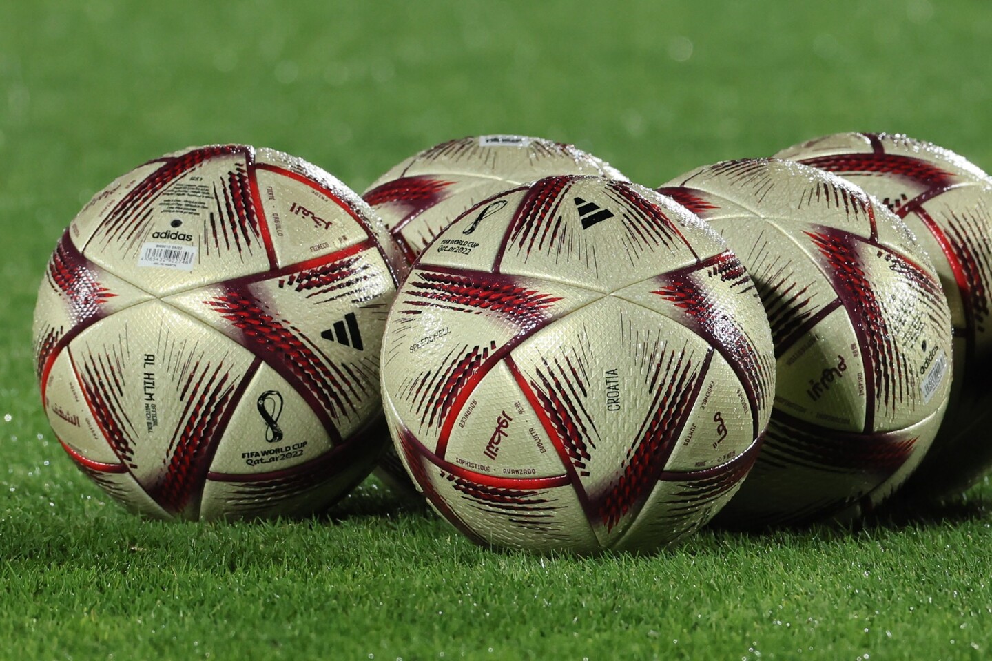 Fifa apresenta a Al Hilm, bola oficial dos últimos quatro