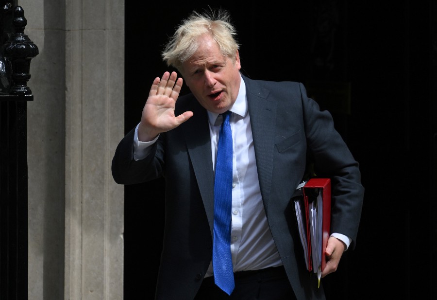 Boris Johnson renuncia no Reino Unido