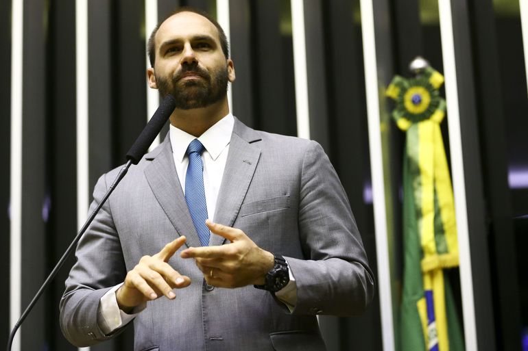 Eduardo Bolsonaro diz que Marçal fez "recorte malicioso" de entrevista concedida pelo deputado - Folha PE