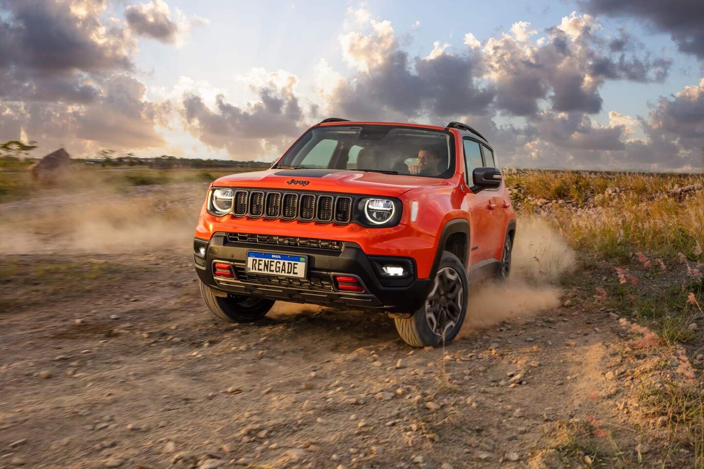 Primeiro modelo Jeep produzido na fábrica de Goiana, o Renegade também é o primeiro veículo conectado da Stellantis