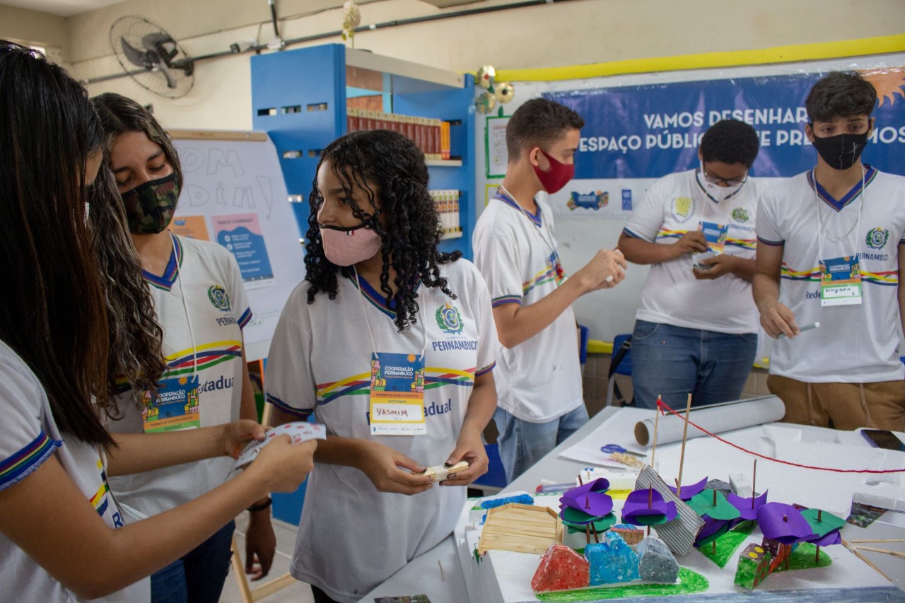 Clube de Astronomia na Escola de Referência de Ensino Fundamental Senador Antônio Farias, localizada no bairro do Ibura