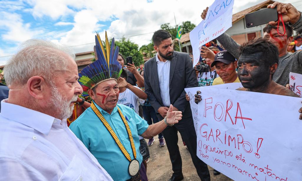 A terra indígena Yanomami é a maior do país, em extensão territorial, e sofre com a invasão de garimpeiros