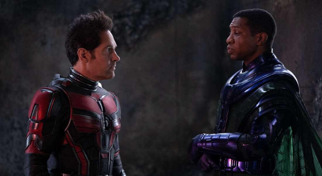 Scott Lang (Paul Rudd) e Kang (Jonathan Majors) em Homem Formiga e a Vespa: Quantumania