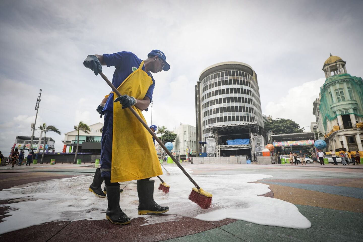 Na operação limpeza, foram mais de 1,1 mil homens e mulheres envolvidos