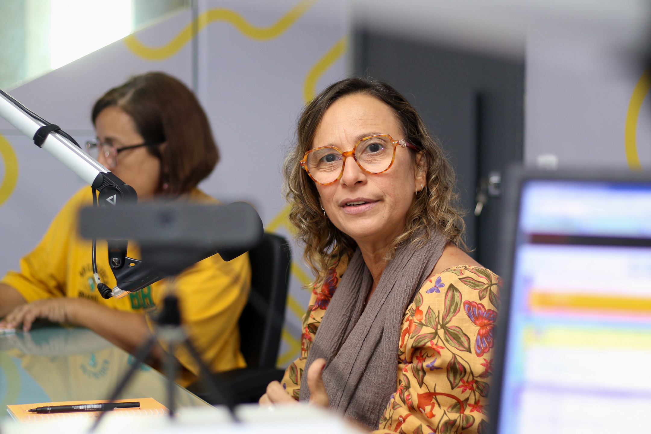 Rádio Folha estreia o podcast Sacode a Poeira esta sexta-feira (19);  confira - Folha PE