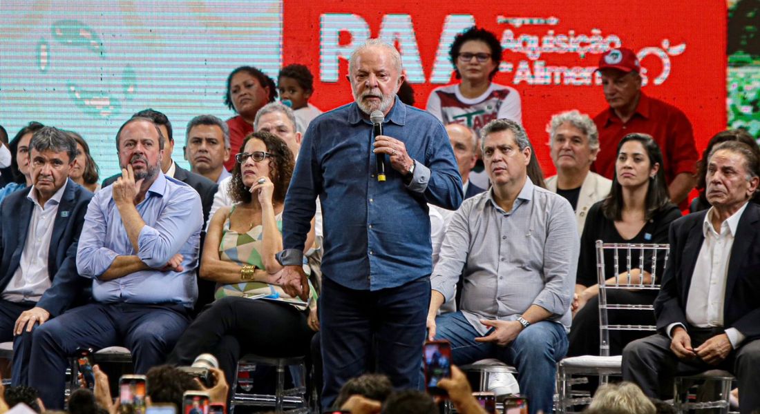 Lula diz que, se depender dele, restaurantes universitários de todo o país vão adquirir peixes e frutos do mar dos pescadores artesanais locais