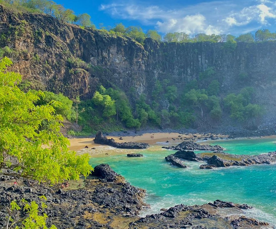 Praia do Sancho, em Fernando de Noronha