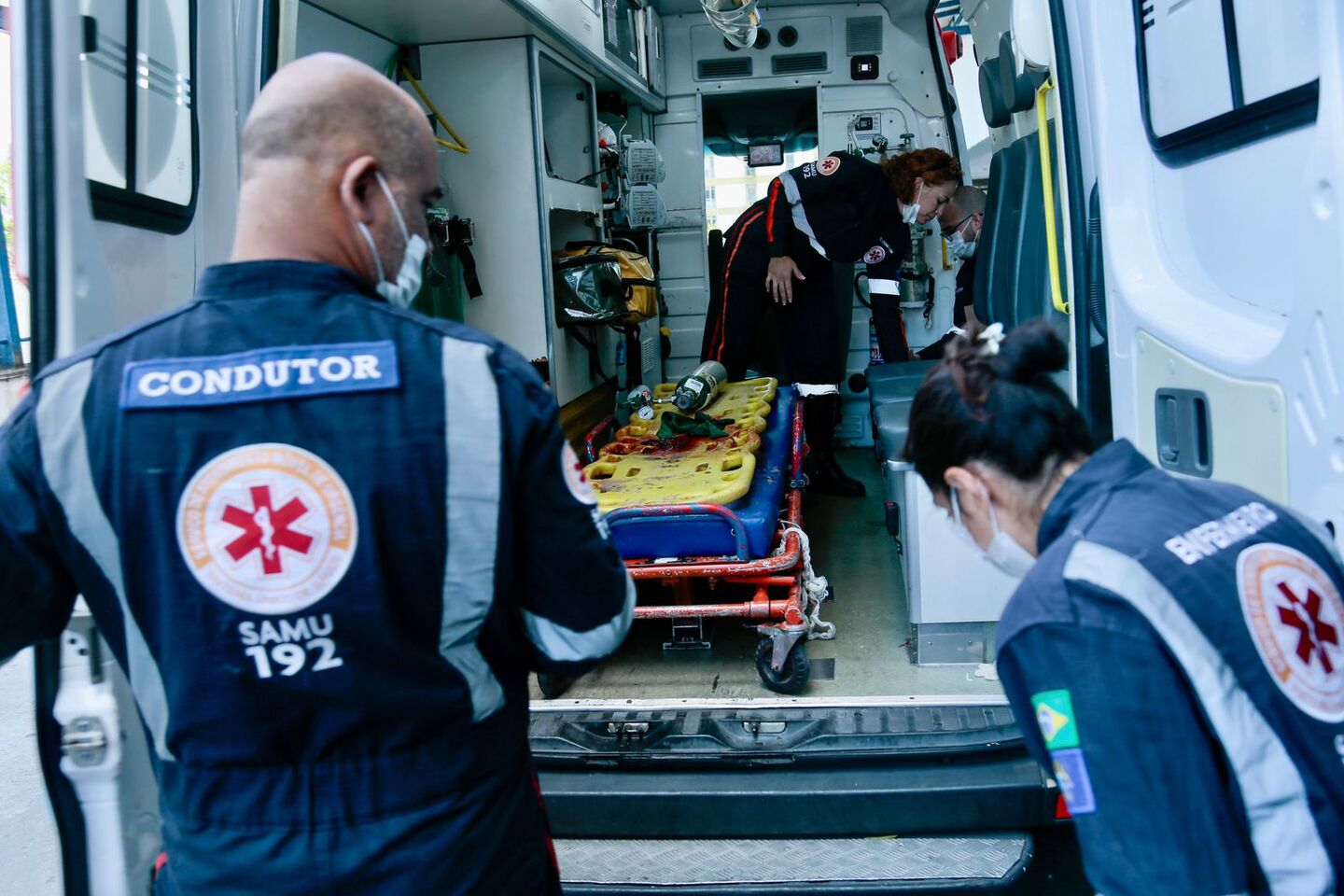 Banhista é mordido por tubarão na praia de Piedade