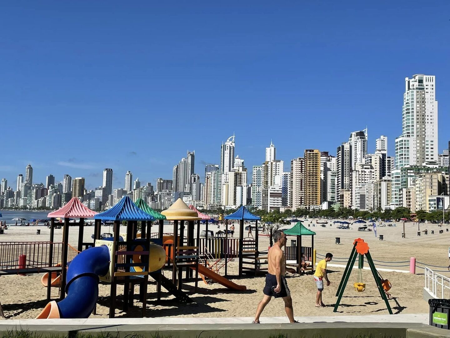 Casas com interfone para alugar em Balneário Camboriú, SC - ZAP Imóveis