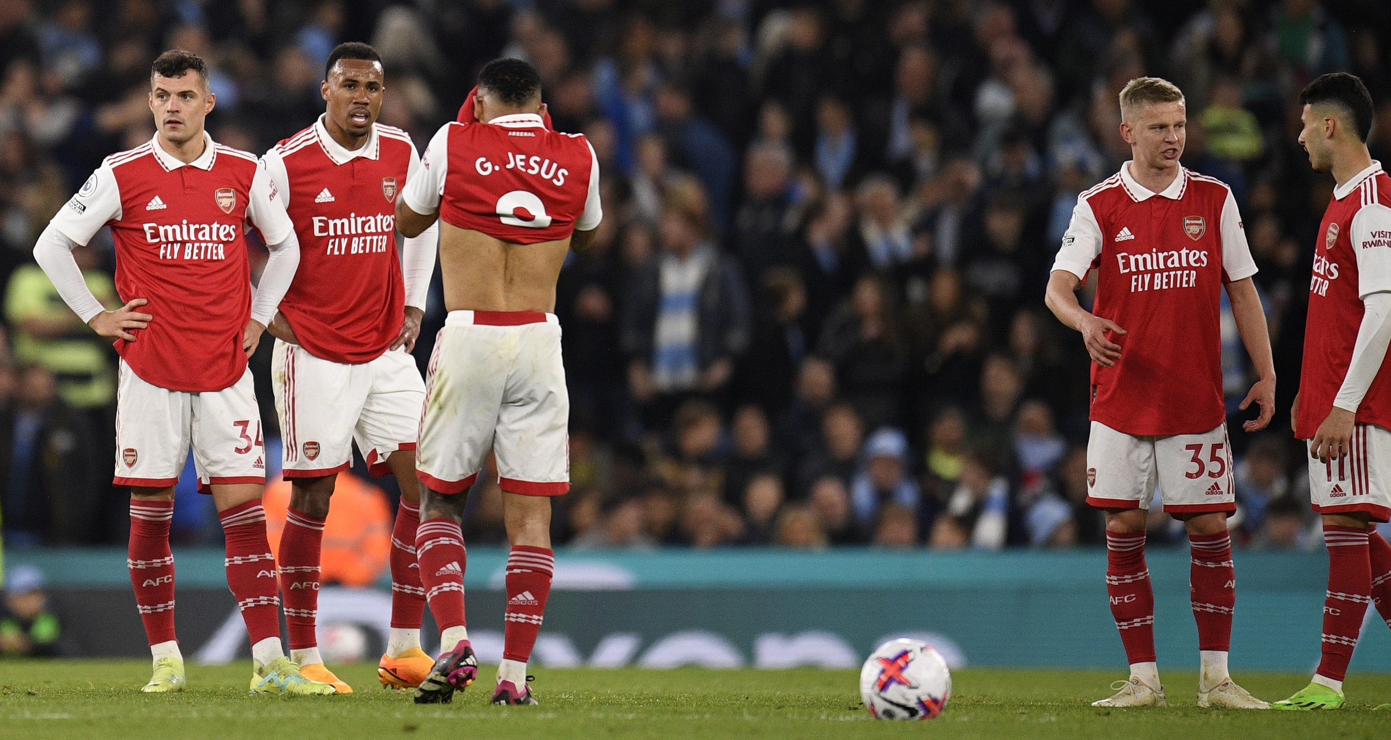 City goleia Arsenal em jogo de um time só