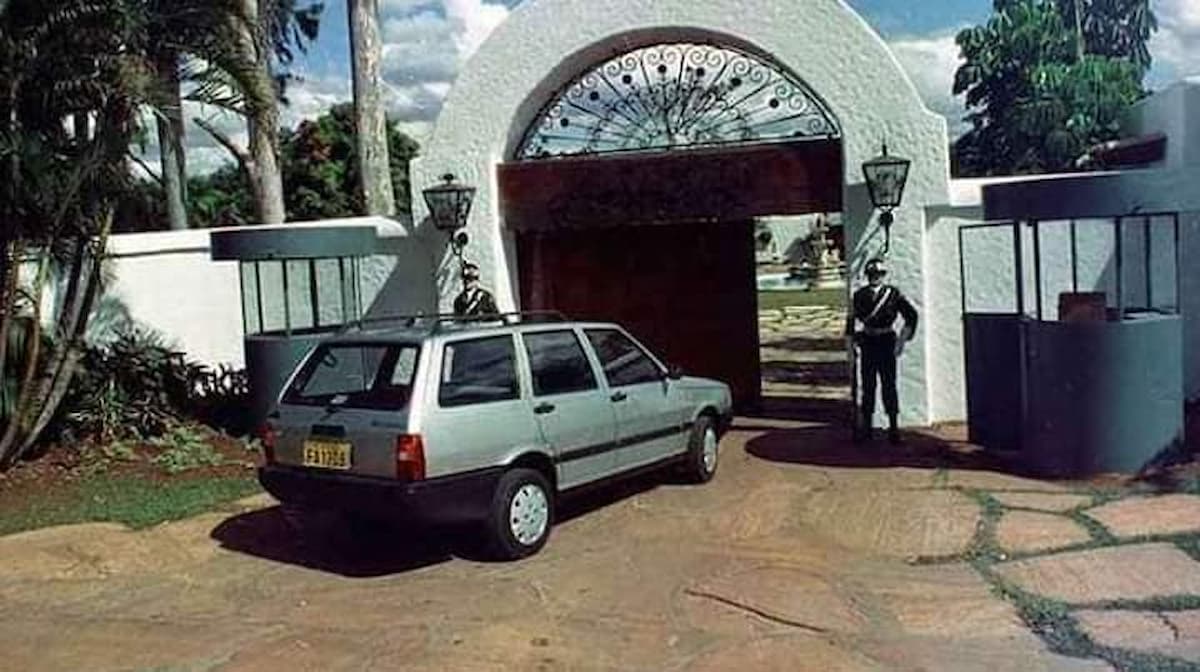 Fiat Elba de Collor entrando na Casa da Dinda, em 1991